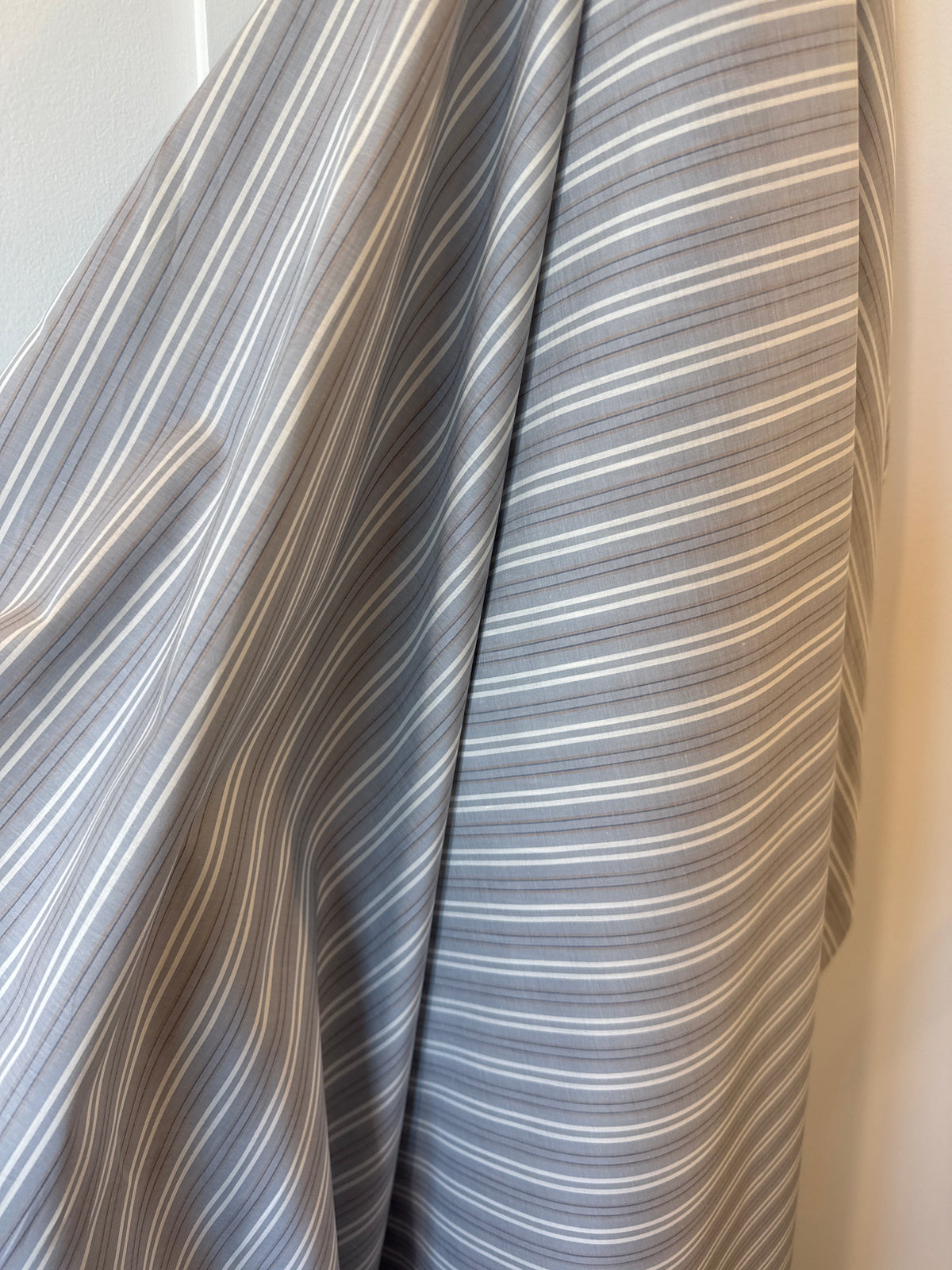 Grey stripe super-lightweight (70gsm)